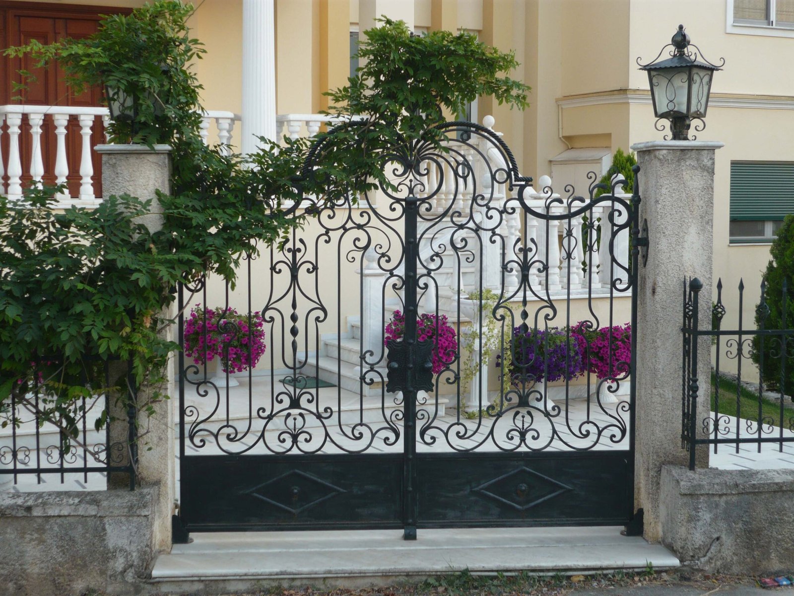 Κεντρικές Πύλες & Εξωτερικές Πόρτες